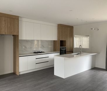 Step into luxury and sophistication with this four-bedroom plus stu... - Photo 5