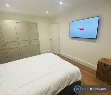 4 bedroom semi-detached house to rent - Photo 6
