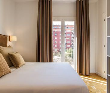 Calle de Sicília, Barcelona, Catalonia 08013 - Photo 5