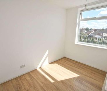 Pettits Lane North, Romford, RM1 - Photo 4