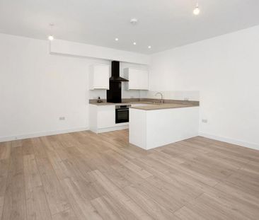 4 bedroom semi-detached house to rent - Photo 6