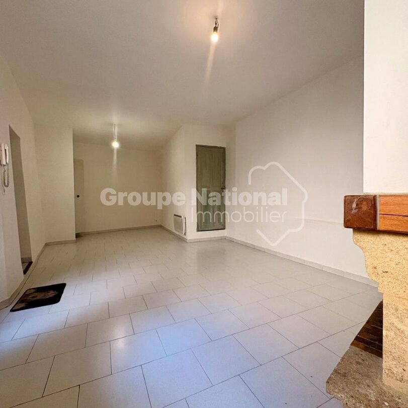 A louer Chateauneuf Du Pape Appartement 50 m2 1 chambre, bureau, petite terrasse, - Photo 1