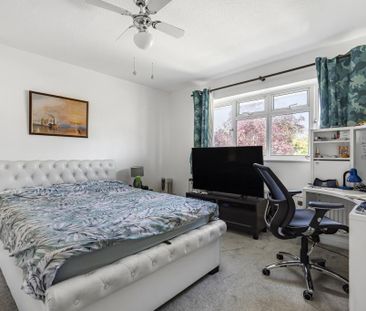 1 bedroom in a house share to rent - Photo 2