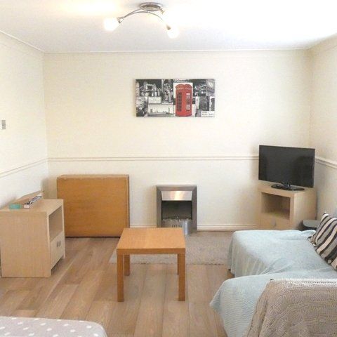 2 bedroom property to rent - Photo 1