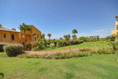 2 bedroom luxury Flat for rent in Benahavís, Andalusia - Photo 3