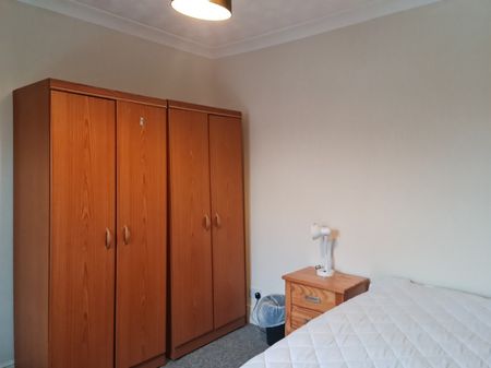 Large 4 Bed Student House - Photo 5