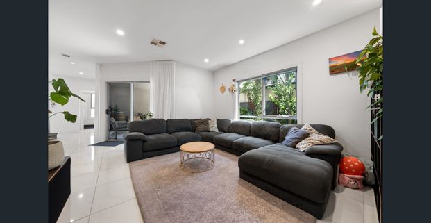 Low-Maintenance Living in a Prime Torrensville Location - Photo 1