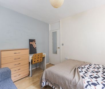 Room in a Shared Flat, Sherfield Gardens, SW15 - Photo 6