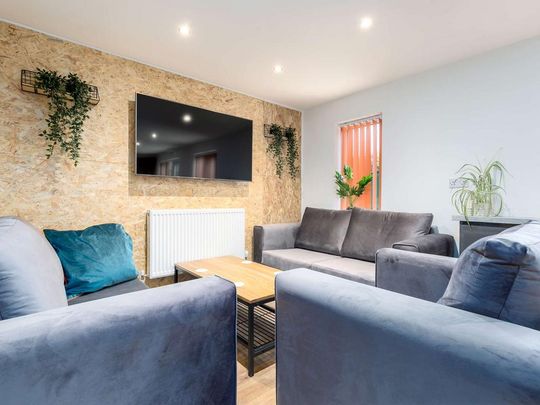 1 bedroom in a house share to rent - Photo 1