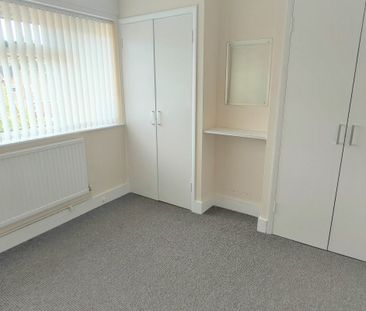 Poplar Close - Photo 2