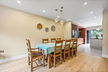 4 bedroom townhouse to rent - Photo 3