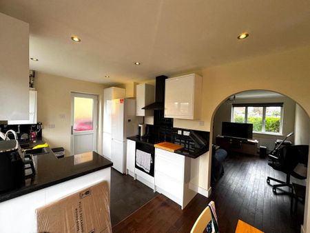 3 bedroom semi-detached house to rent - Photo 5