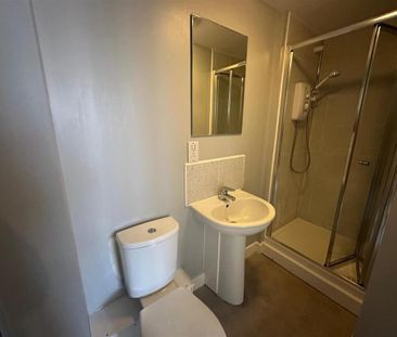 3 bedroom semi-detached house to rent - Photo 6