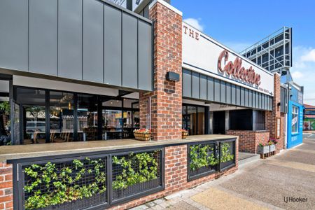 PERFECTLY POSITIONED TWO BEDROOM UNFURNISHED DUPLEX - Photo 2