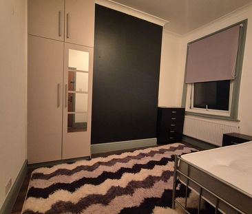 Room in a Shared House, Tunley Road, NW10 - Photo 2