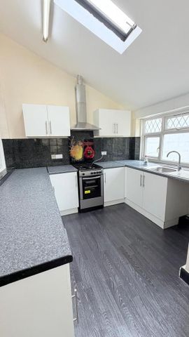 3 bedroom semi-detached house to rent - Photo 5
