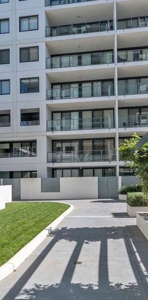 Stunning 1 Bedroom Apartment - Photo 1