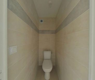 Location Appartement 3 pièces 66m² ROMANS SUR ISERE 26100 - Photo 4