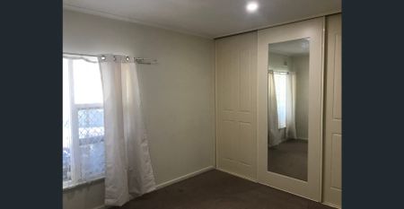 Lovely 2 Bedroom Unit - Photo 4