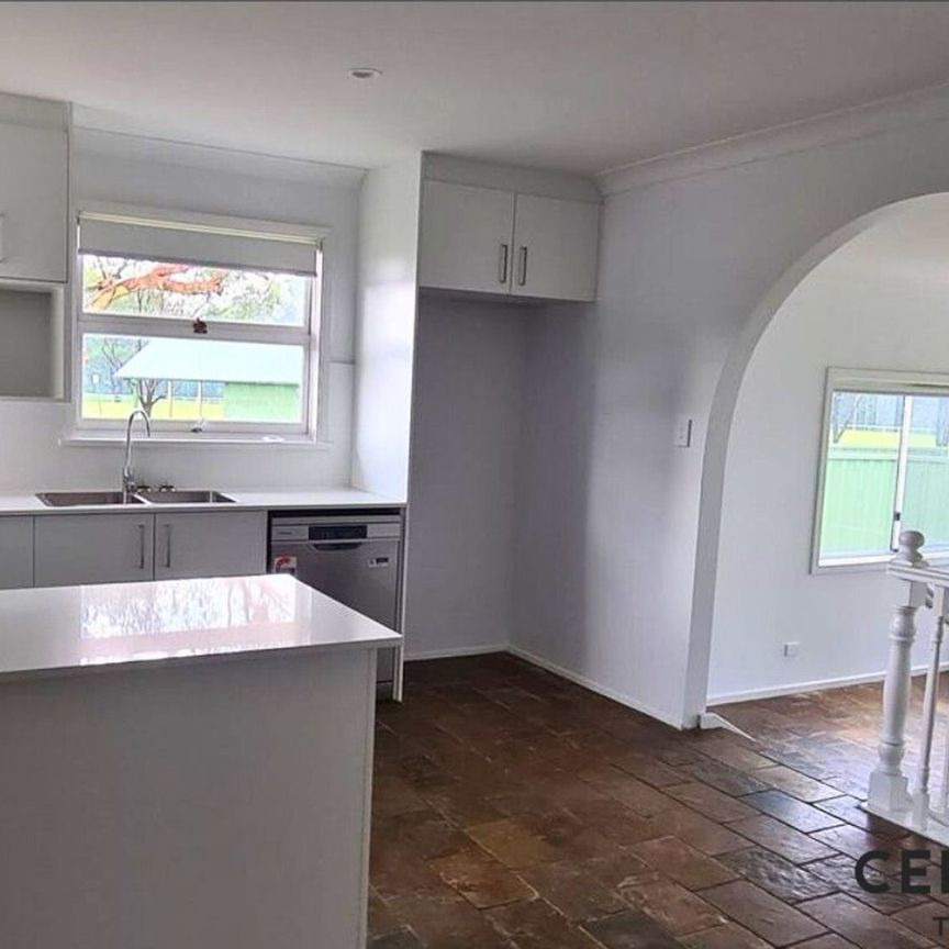 Spacious 4-Bedroom Family Home in a Great Location&excl; - Photo 1