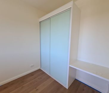 UPSTAIRS APARTMENT - Photo 4