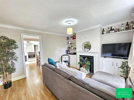 Red Lion Hill, London, N2 - Photo 3