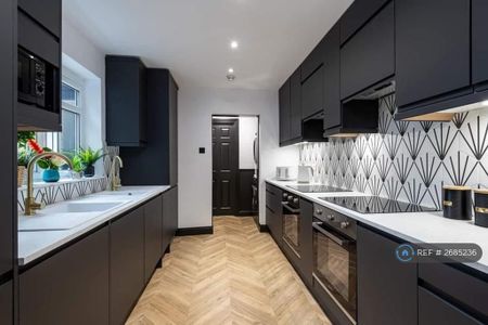 1 bedroom in a house share to rent - Photo 3