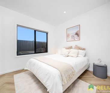 Elegant Modern House Offering Space & Comfort – Thornhill Park !!!! - Photo 6