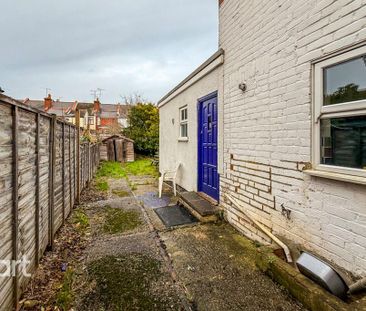 4 bedroom terraced house to rent - Photo 6