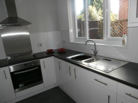1 Bed - Marlborough Road, Room 6 - Photo 4