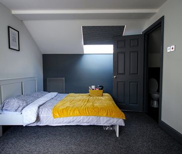 Room in a Shared House, Strawberry Hill, M6 - Photo 5