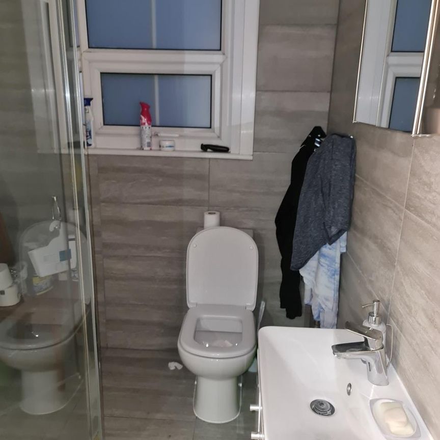 Studio Flat, Brownhill Road, SE6 - Photo 1