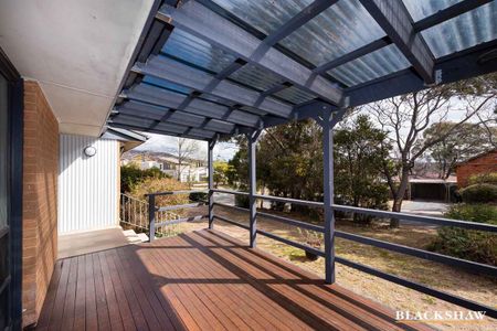 Charming Four Bedroom Family Home - Photo 2