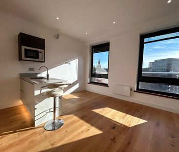 1 bedroom Flat in The Ring, Bracknell - Photo 3