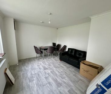 A shared home with good access to local amenities, public transport... - Photo 1