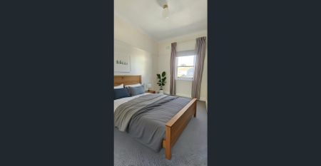 Spacious renovated self contained 1bed flat - walk to trains, buses and all amenities - Photo 5