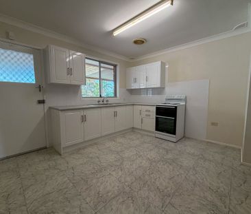 Refreshed family home in prime South Penrith location - Photo 4