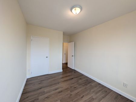 For Lease - 57 Parkwoods Village Drive Unit# 511, Toronto, Ontario - Photo 3