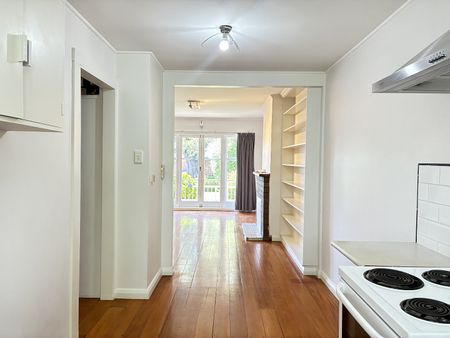 Lovely brick and tile - Photo 3