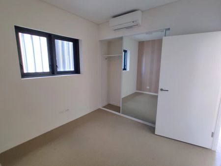 Marina Square! Morning Sunshine apartment! Nearly Brand New 2 Bedrooms apartment ! Just Above the Shopping Centre! To be the first to inspect! - Photo 4