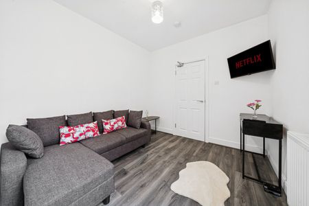 6 Bed Detached House, Belle Vue Road, BS5 - Photo 2