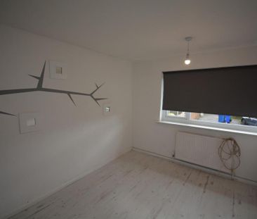 3 bedroom end of terrace house to rent - Photo 3