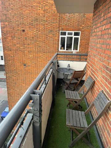 Room in a Shared Flat, Millbrooke Court, SW15 - Photo 5