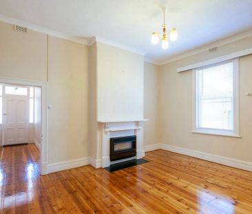 Character Cottage Living in a Prime Stepney Location - Photo 3