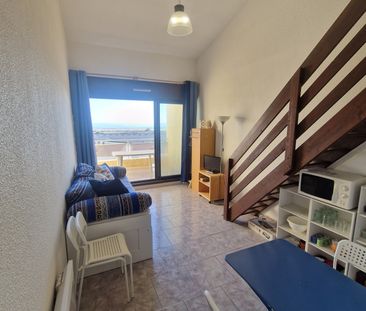 SAINT PIERRE LA MER, SUPERBE STUDIO MEZZANINE MEUBLE AVEC TERRASSE. - Photo 2