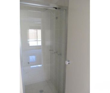 For Lease: Spacious & Contemporary Family Home in Tranquil Bahrs Sc... - Photo 4