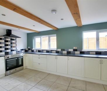 3 bedroom detached bungalow to rent - Photo 6