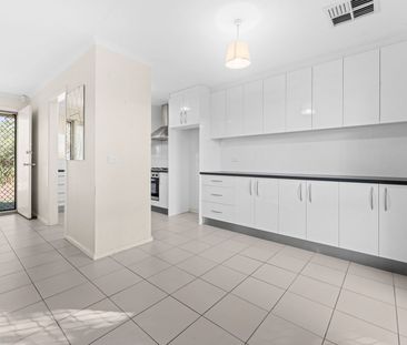 A charming house perfect for families or professionals seeking comf... - Photo 1