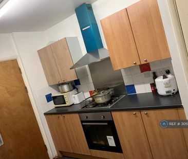 1 bedroom in a house share to rent - Photo 4