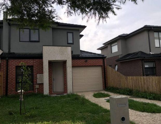 Nearly New 4-Bedrooms Townhouse in Clayton - Photo 1